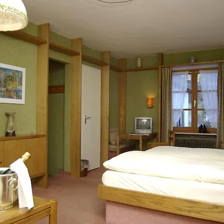 Hotel Friedenshoehe 4*